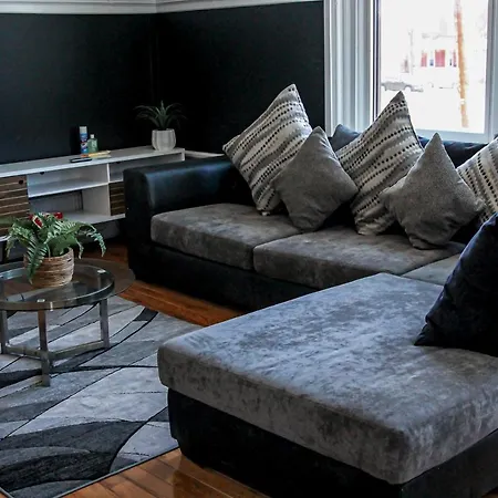 A Luxurious 5 Star Location 2 Queen Bed'S Troy
